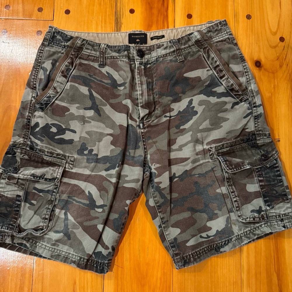 Men's Quicksilver Camouflage Cargo Shorts - Size 32